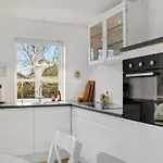 Cozy In With Kitchen بيت للعطل *